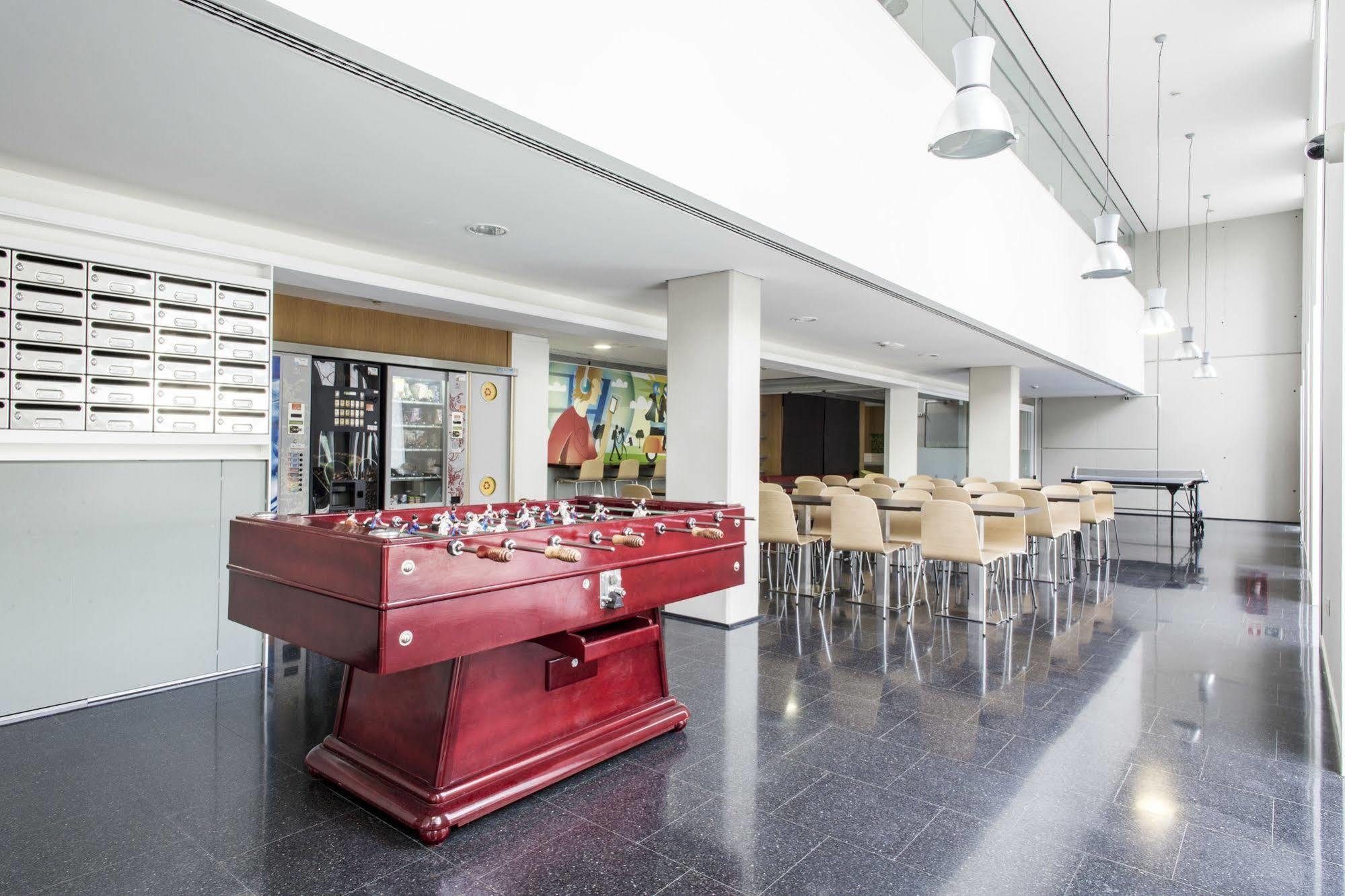 Residencia Universitaria Resa Roberto De Nobili Sant Cugat del Valles Bagian luar foto