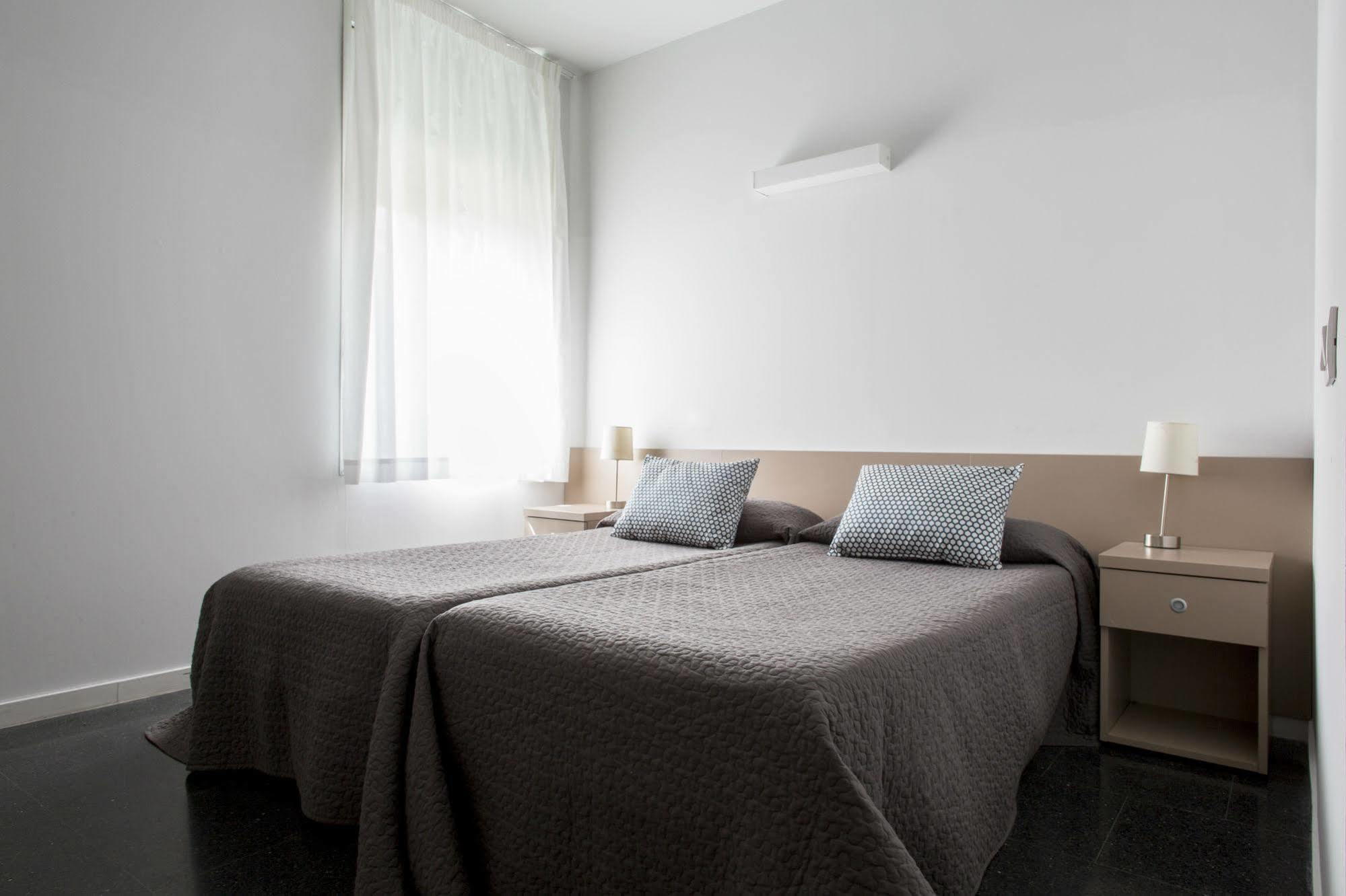 Residencia Universitaria Resa Roberto De Nobili Sant Cugat del Valles Bagian luar foto