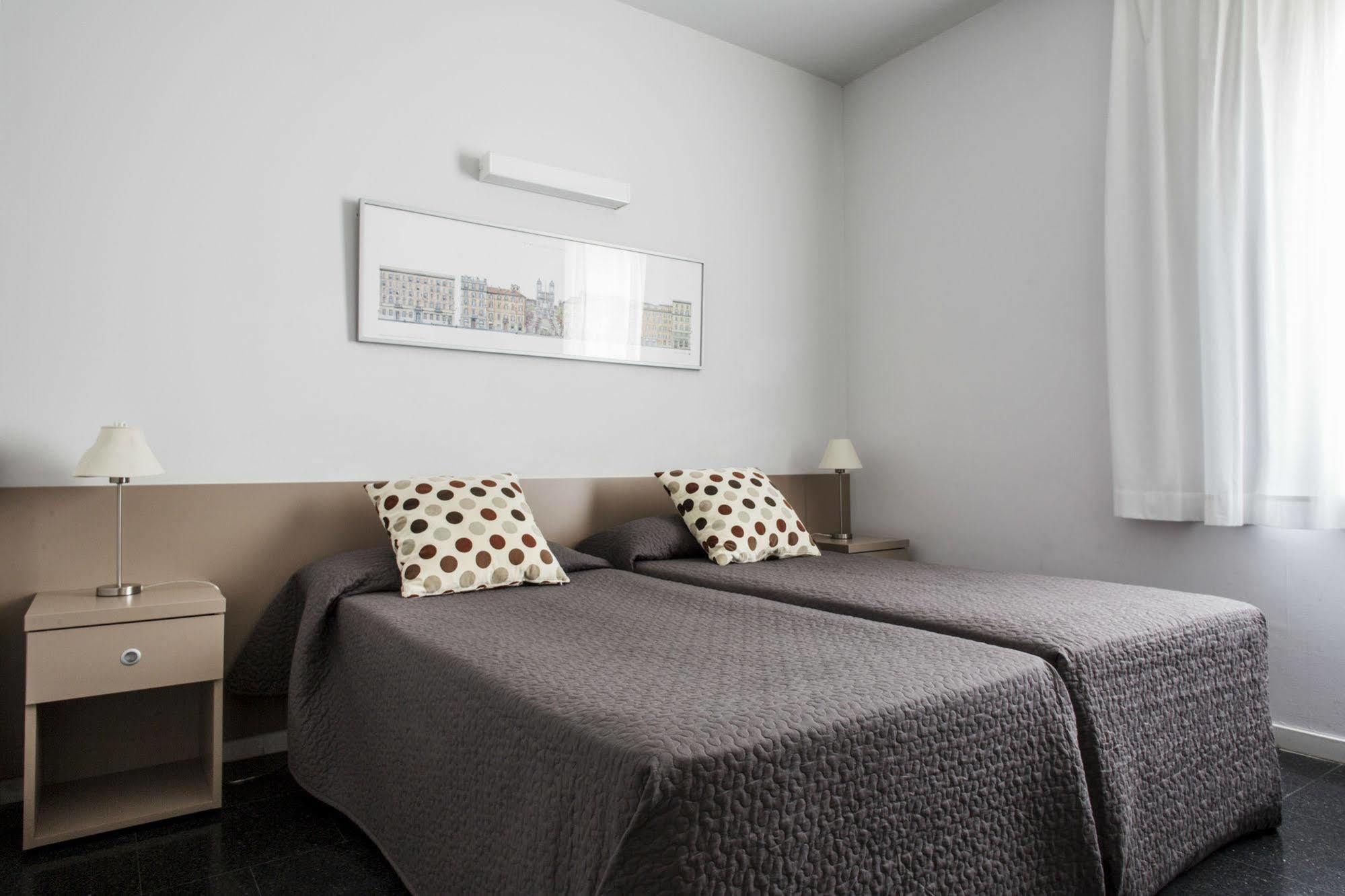 Residencia Universitaria Resa Roberto De Nobili Sant Cugat del Valles Bagian luar foto