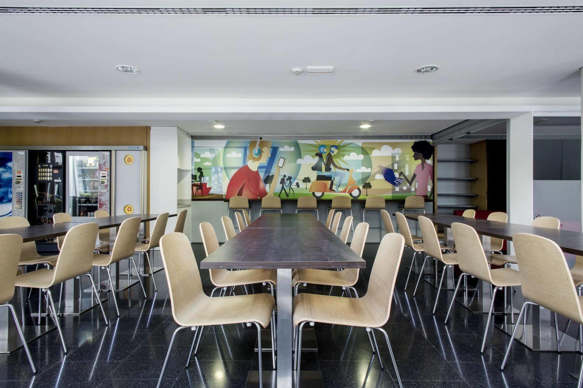 Residencia Universitaria Resa Roberto De Nobili Sant Cugat del Valles Bagian luar foto